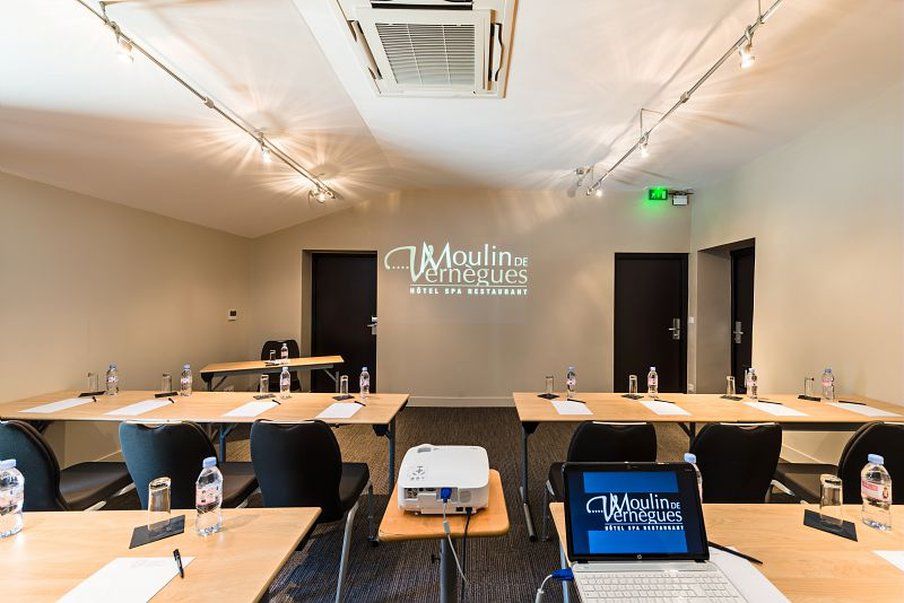 Hotel Le Moulin De Vernegues & 4*
